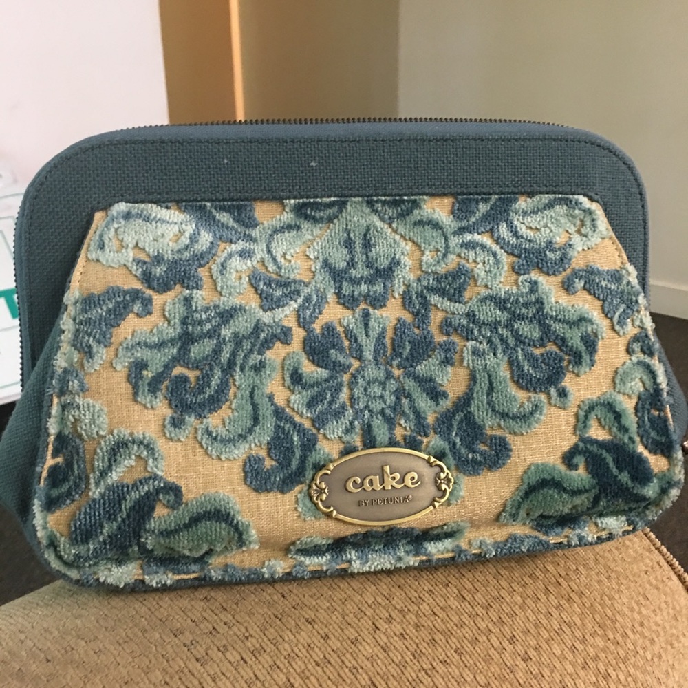 Petunia Picklebottom cake purse like new